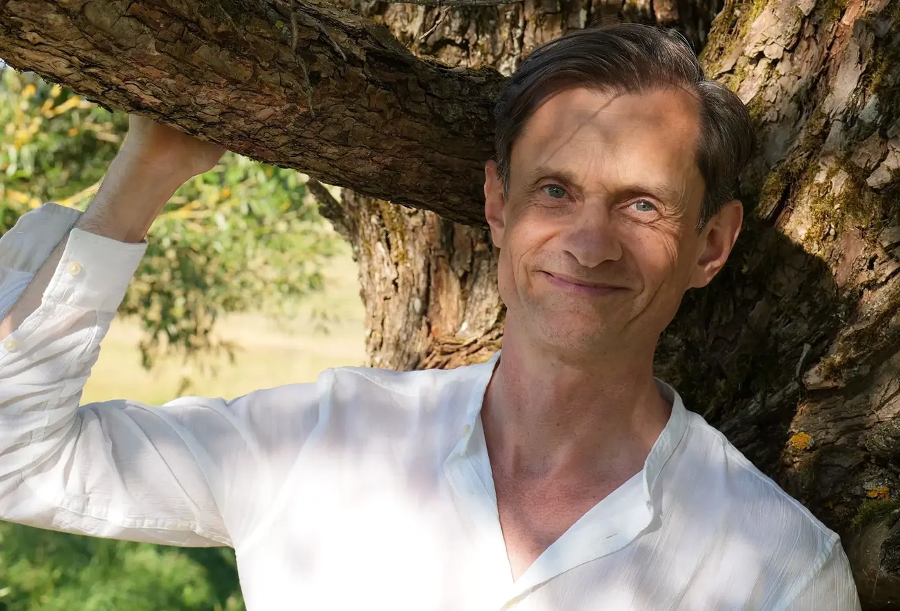 Portrait des Masseurs Michael Köllner, Anbieter für Tantra-Massage und Ganzkörper-Begegnungen für Männer.
