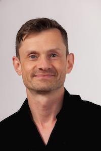Portrait des Masseurs Michael Köllner, Anbieter für Tantra-Massage und Ganzkörper-Begegnungen für Männer.